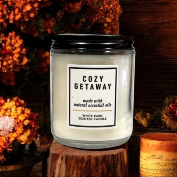Cozy Getaway Candle - Picture 1 of 2
